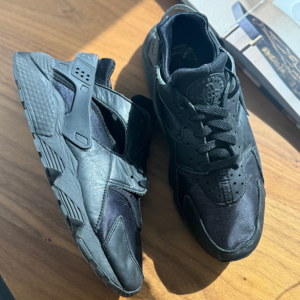 NIKE
Black Nike Air Huarache Crater PRM Sneakers. Size 8.5